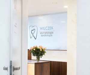 Wnętrze gabinetu dentystycznego Stomatologia Wilczek z Tarnowskich Gór - widok na recepcję